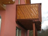 Stilvoller Holzbalkon und Terrassenboden
