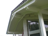 EFH mit Erkerspiess für Gallerie und extrawaganter Dachüberstaende