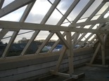 neues Satteldach auf altes Stallungsgebäude