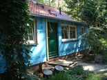 Schönes Holzhaus am See